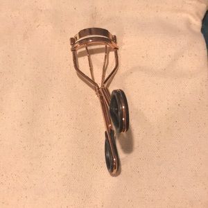 ROSE GOLD EYELASH CURLER